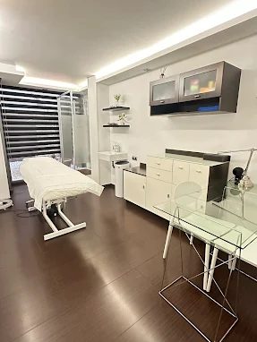 Cabina de aparatología con zona de trabajo