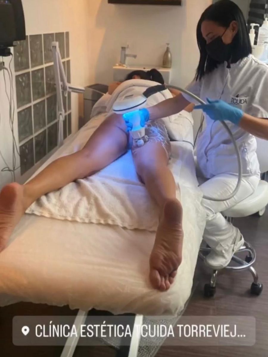 Sesión de tratamiento facial en cabina